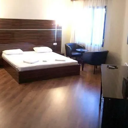 Hotel Iyon *