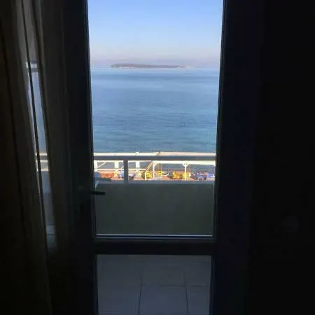 Iyon Hotel *